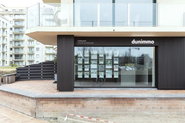 Nieuwe ramen in aluminium bij Agence Dunimmo in De Panne